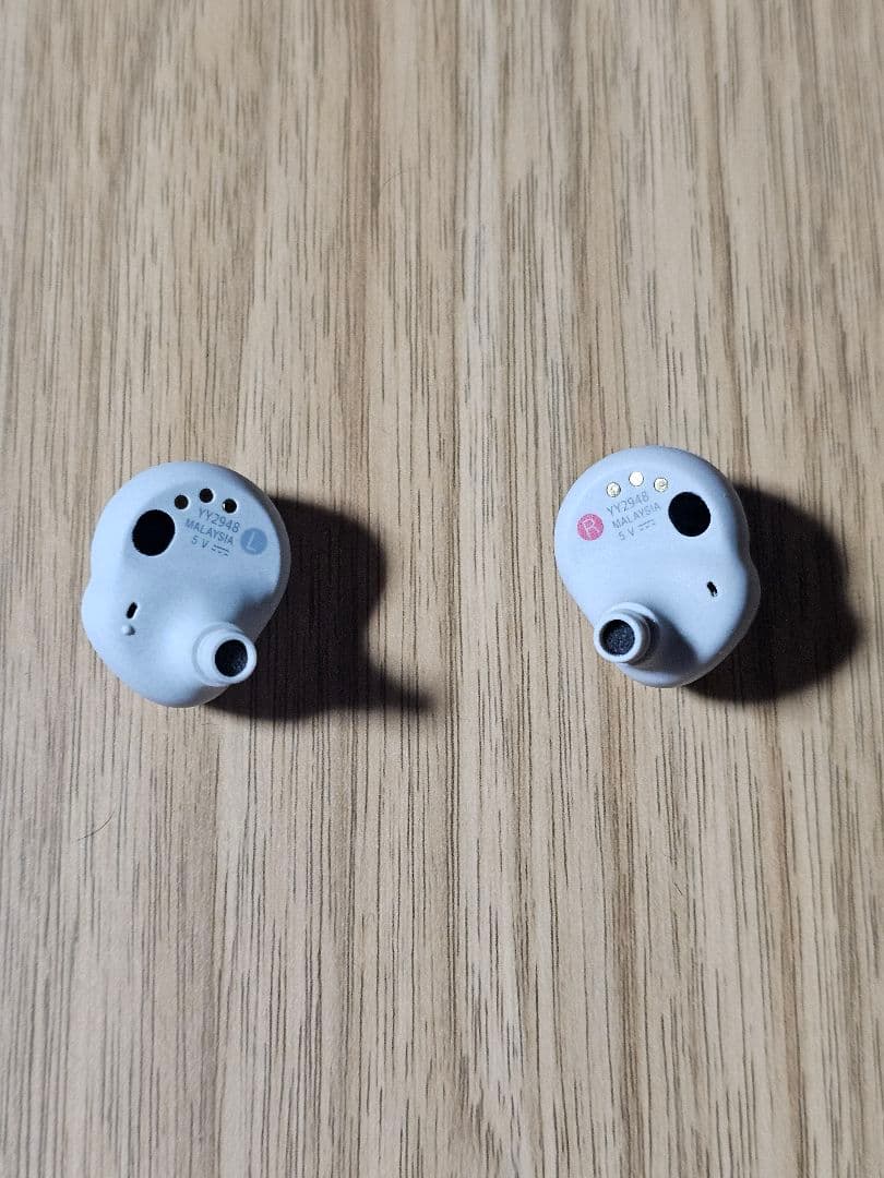 移転セール！　ケース、イヤホンバッテリー新品　wf-1000xm4 シルバー