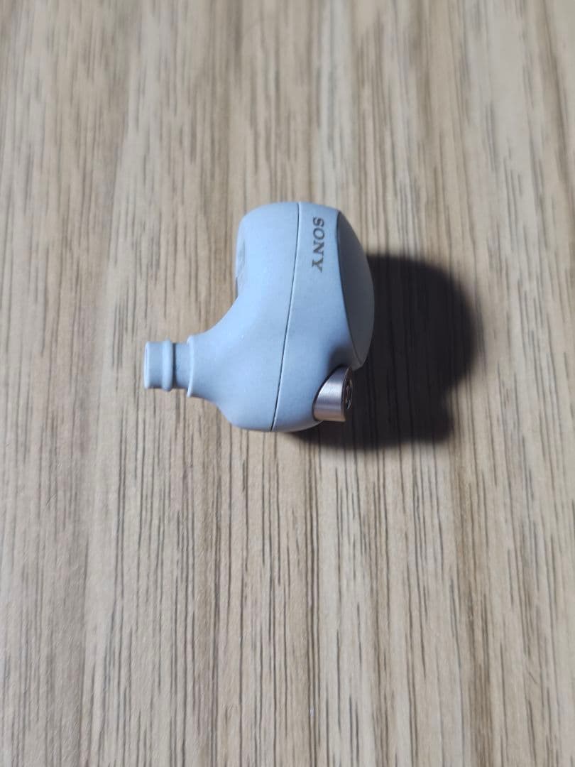 移転セール！　ケース、イヤホンバッテリー新品　wf-1000xm4 シルバー