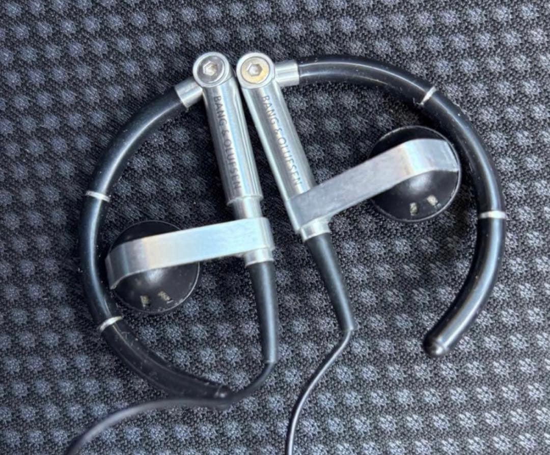 Bang&Olufsen Earphones A8有線イヤホン 収納ケース付き