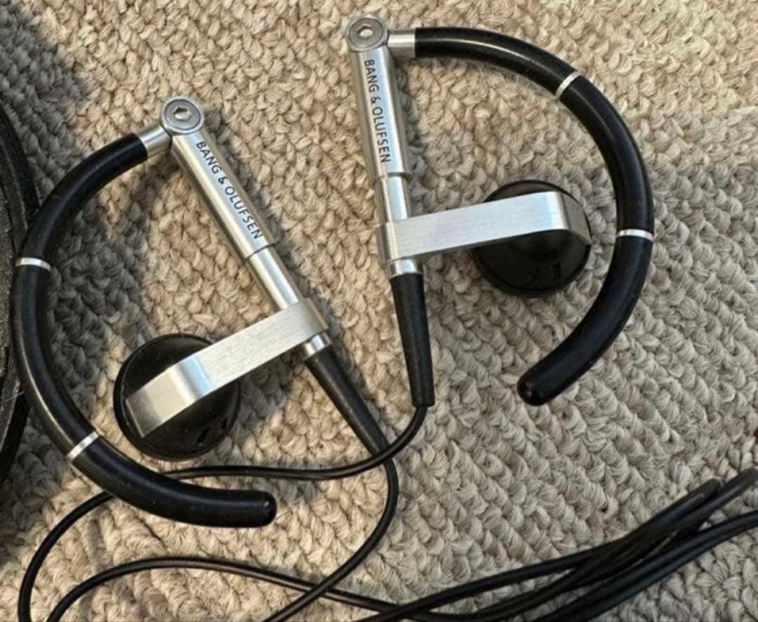 Bang&Olufsen Earphones A8有線イヤホン 収納ケース付き