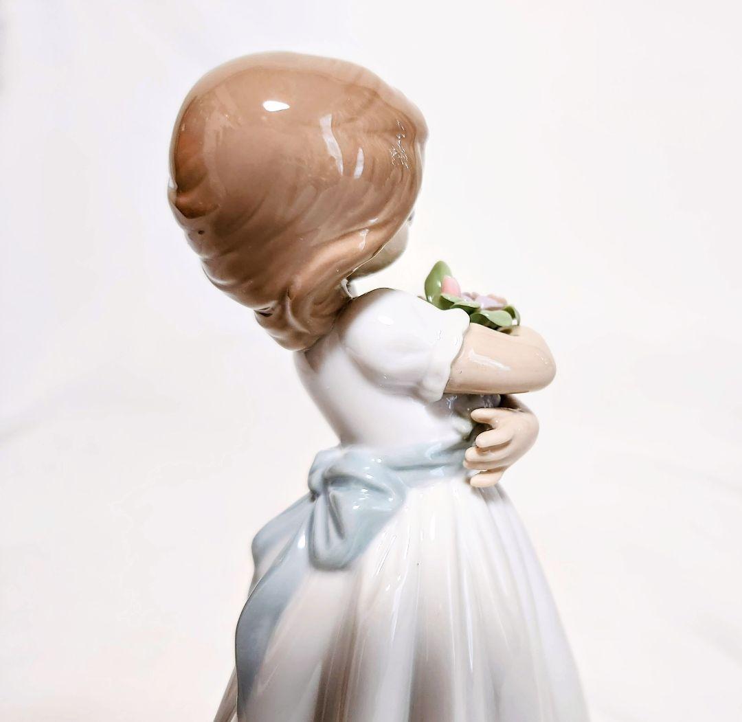 リヤドロ【美品・箱入り】ユートピア　フィギュリン《さわやかな風》No.8248