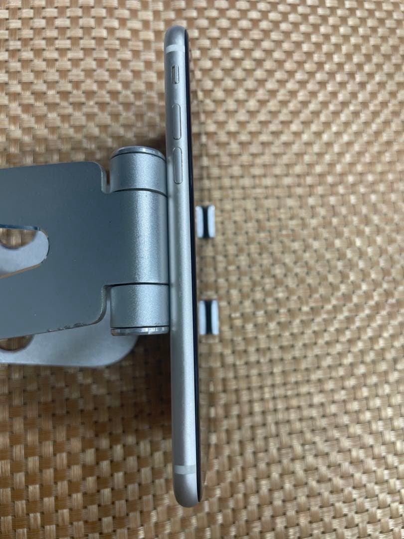 iPhone SE 第3世代 128 GB スターライトSIMフリー【7639】