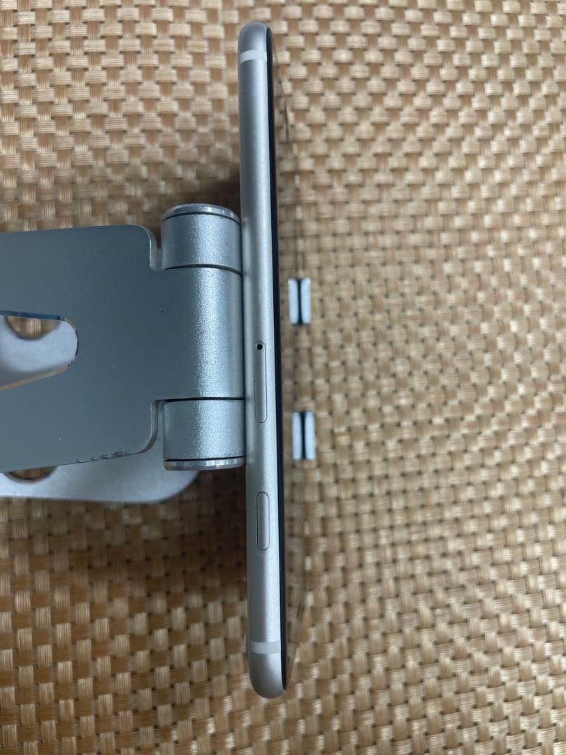 iPhone SE 第3世代 128 GB スターライトSIMフリー【7639】