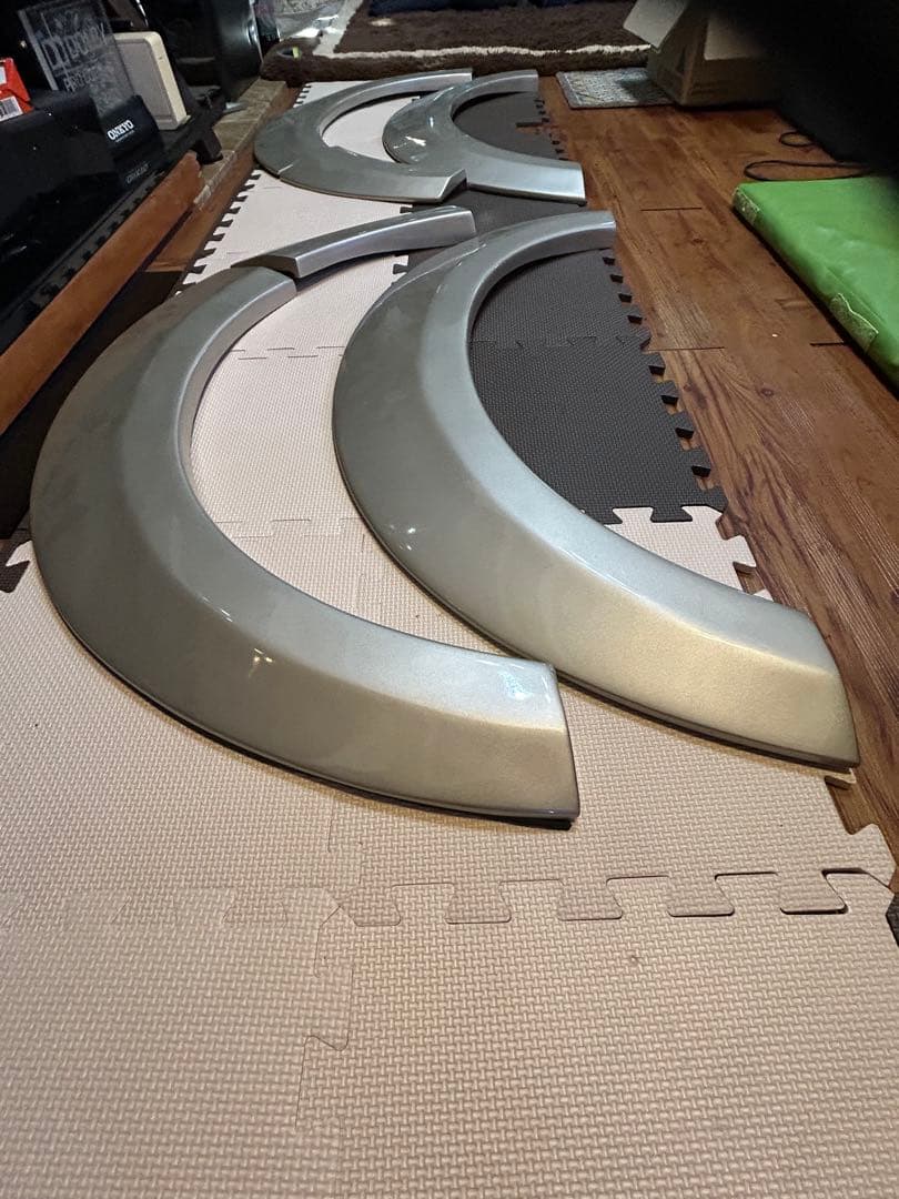 ハイエース200系25ミリワイドダウンルックオーバーフェンダー