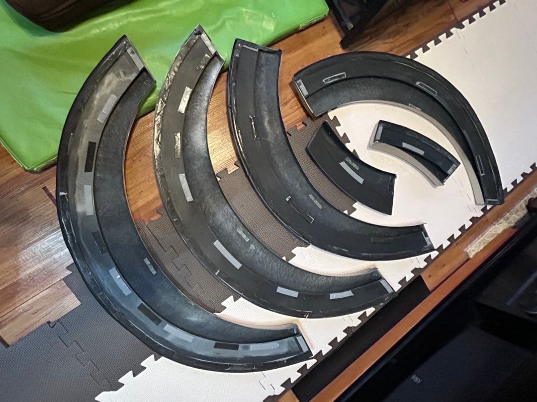 ハイエース200系25ミリワイドダウンルックオーバーフェンダー