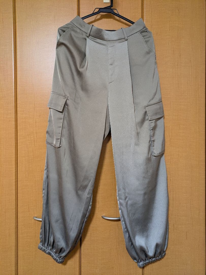 crewre　マットサテンカーゴパンツ　グレージュ　2
