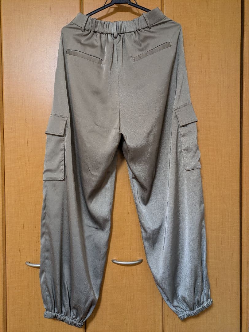 crewre　マットサテンカーゴパンツ　グレージュ　2