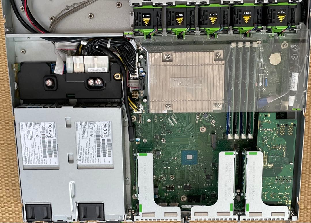 富士通 PRIMERGY RX1330 M4 【動作確認済】