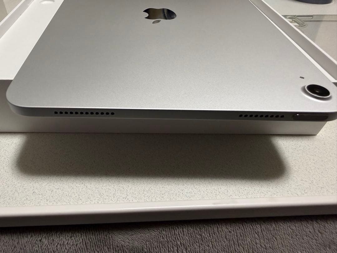 iPad 第10世代 64GBシルバー (箱有り)