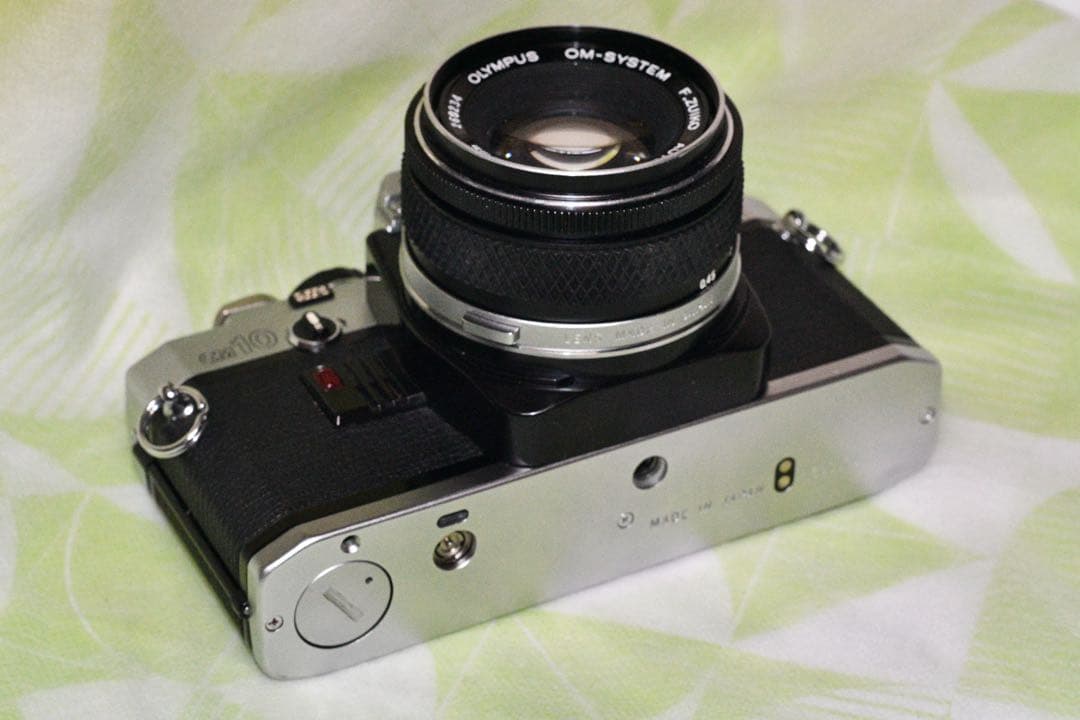 《動作品》OLYMPUS OM10 Silver+50/1.8 a406