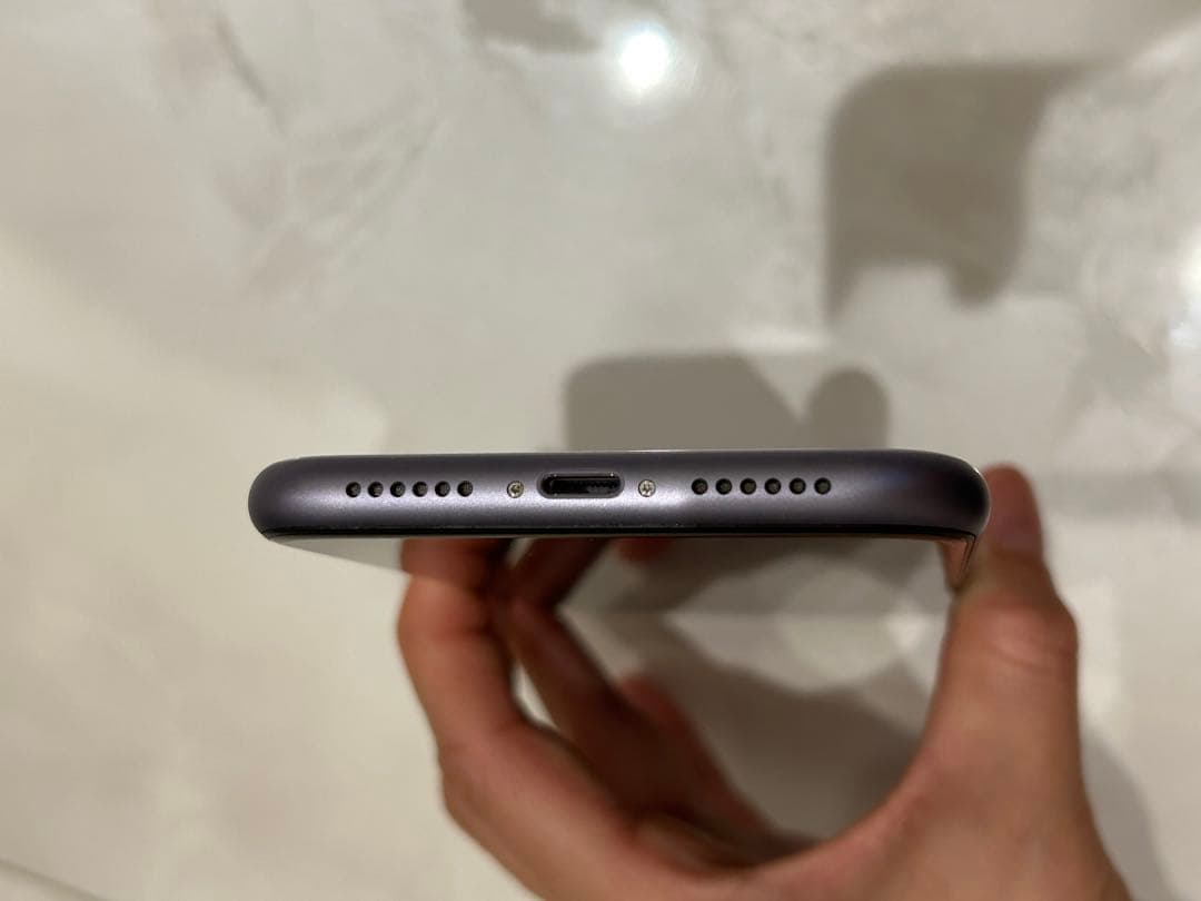 iPhone11 128GB SIMロック解除　バッテリー残高83% 傷なし