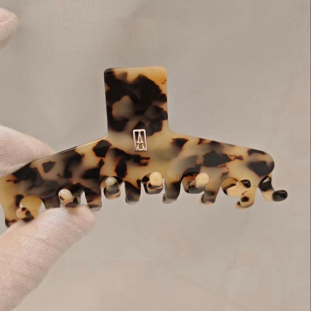 Alexandre de paris べっ甲柄 クレップクリップ Aのロゴ付き