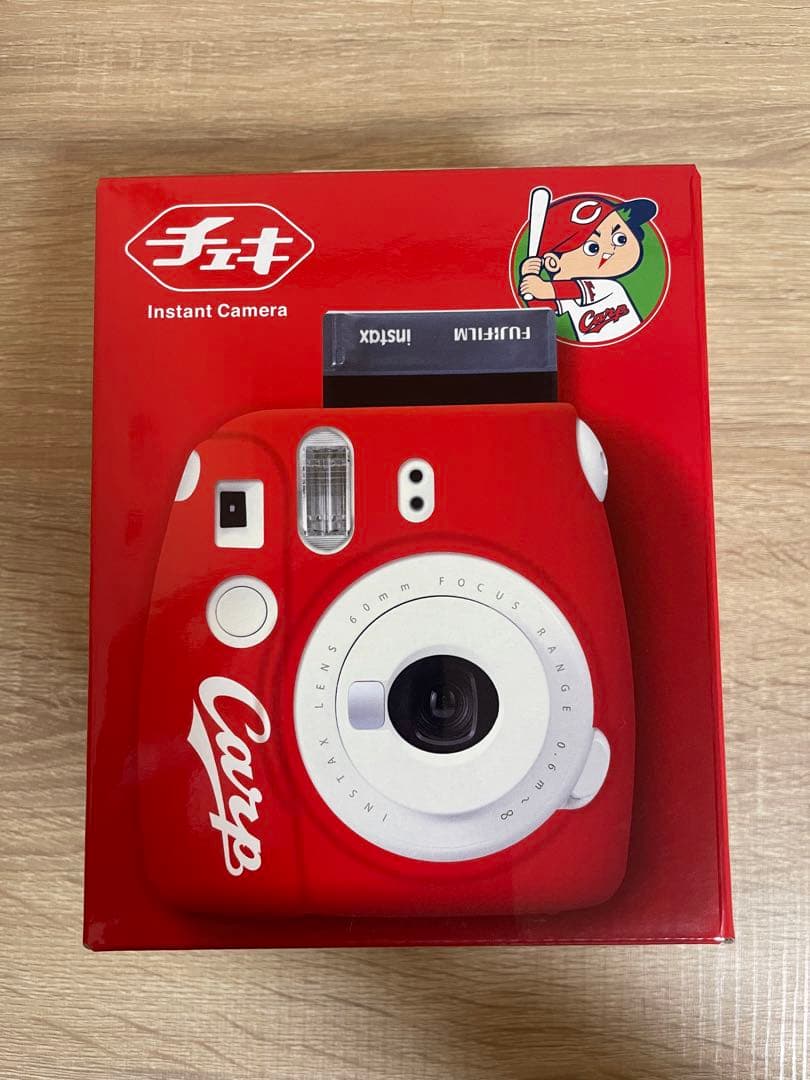 値下げ！FUJI FILM INSTAX MINI 8+ ヒロシマトウヨウカープ