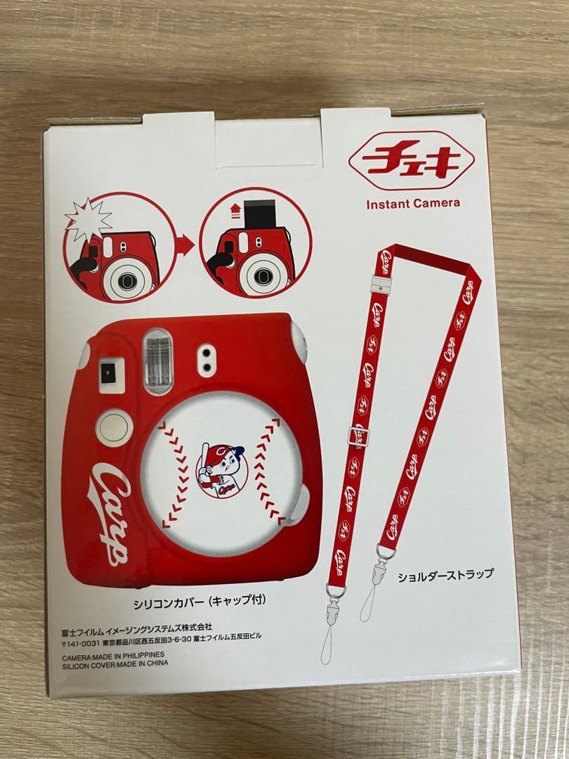 値下げ！FUJI FILM INSTAX MINI 8+ ヒロシマトウヨウカープ