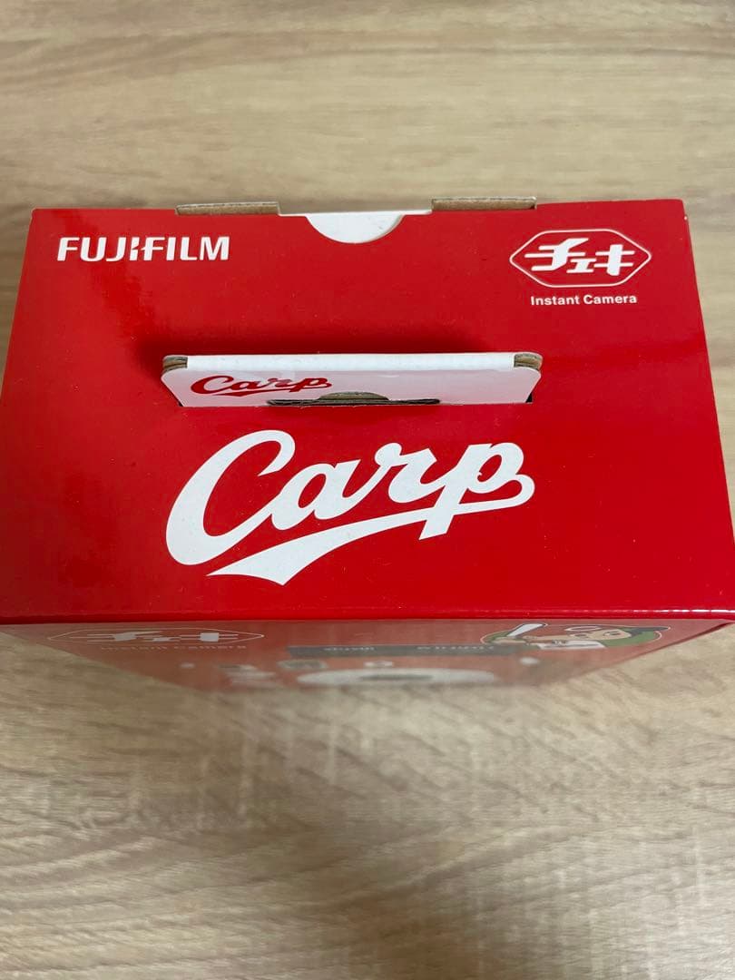 値下げ！FUJI FILM INSTAX MINI 8+ ヒロシマトウヨウカープ