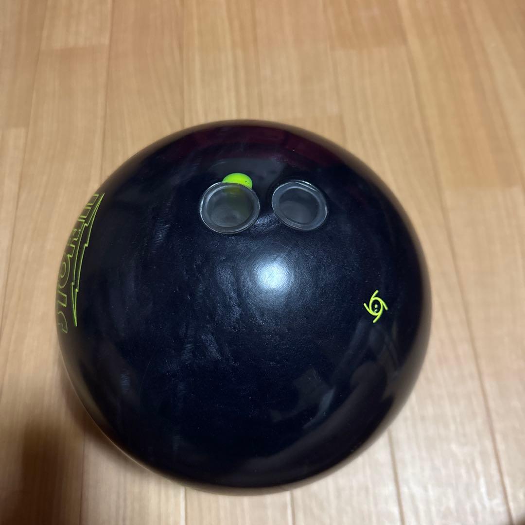 hideLIGHTNING BLACKOUT ボウリングボール 15ポンド