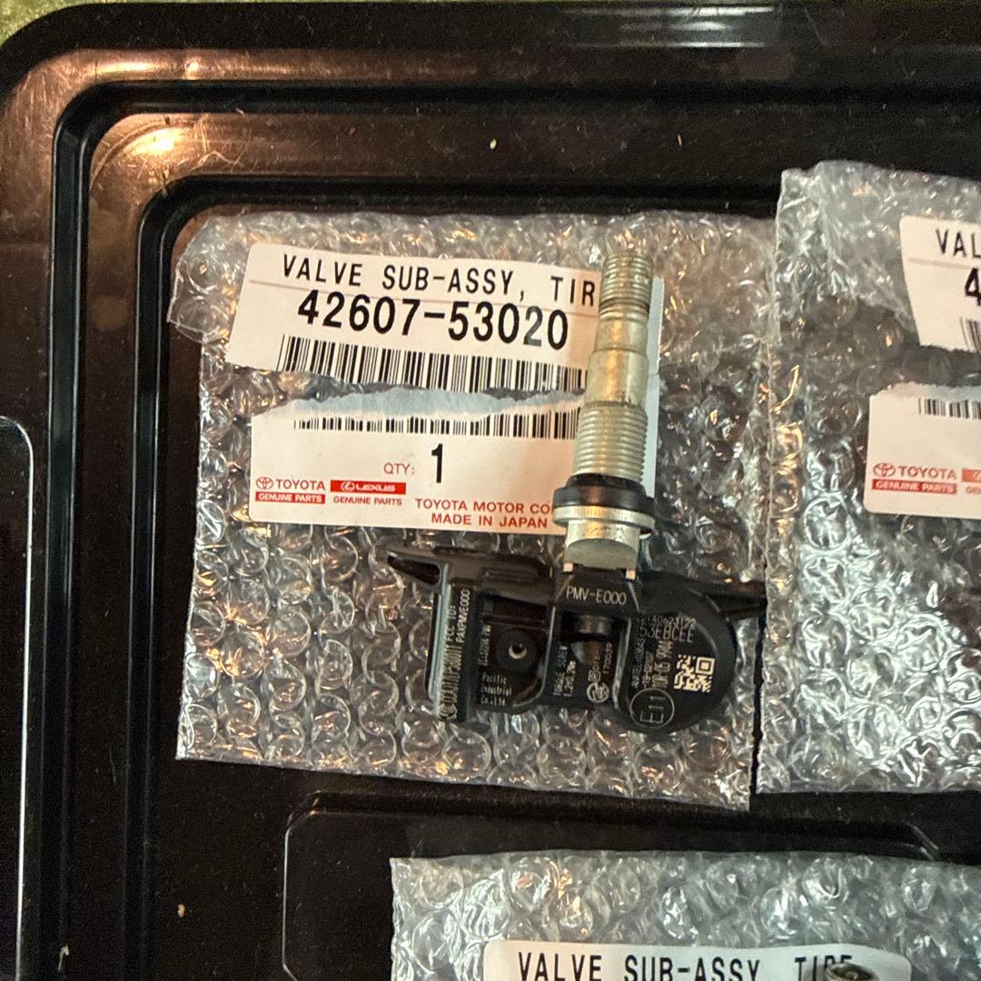 レクサスUX空気圧センサー42607-53020 4個セット