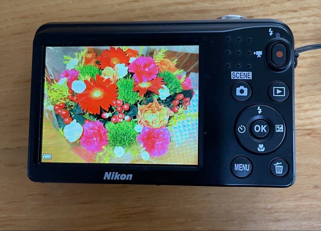 ほ*様 【美品】ニコン Nikon COOLPIX A10 シルバー 単３電池