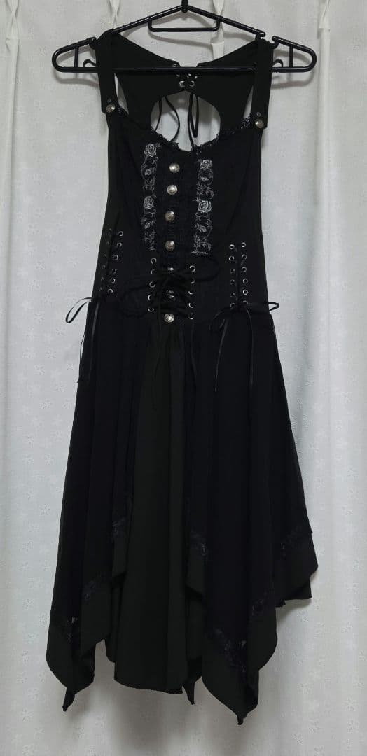 OZZON 白薔薇刺繍イレギュラーヘムジャンパースカート（黒）