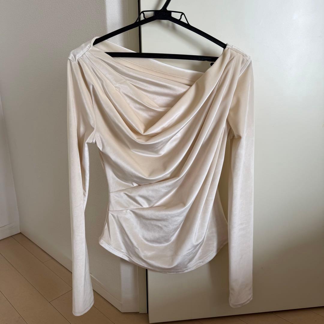 【タグ付き新品】polaura グロッシーベロアドレープトップス　オフホワイト