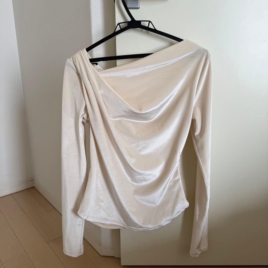 【タグ付き新品】polaura グロッシーベロアドレープトップス　オフホワイト