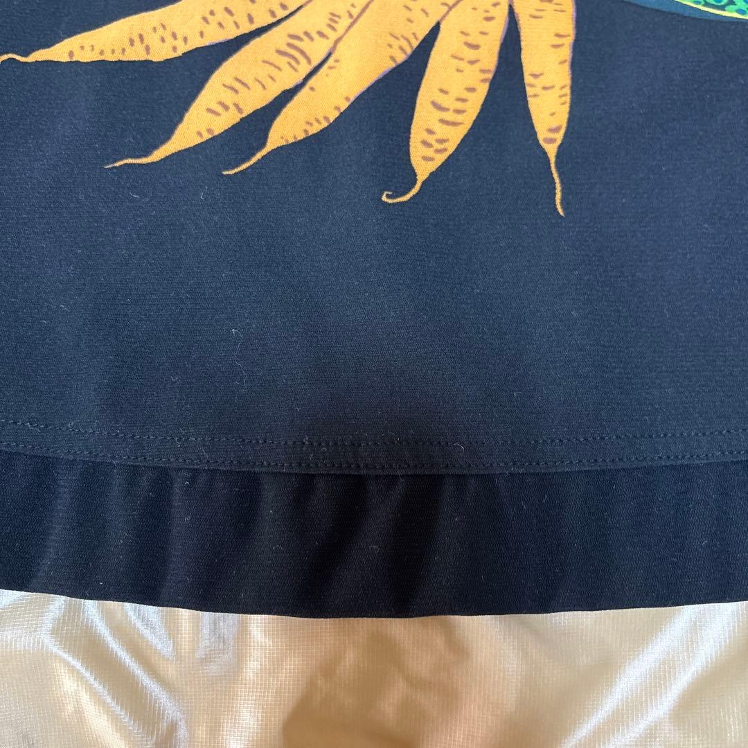 【美品】✨トクコプルミエヴォル✨黒地に野菜の柄で両脇の裾レースのチュニック❣️