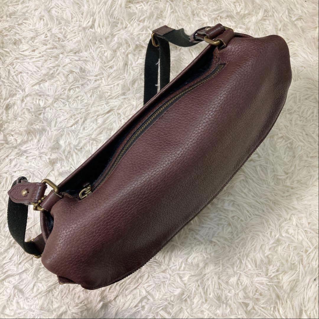 美品 フォールドオーバー クロスボディ 牛革 シボ革 シュリンクレザー 黒