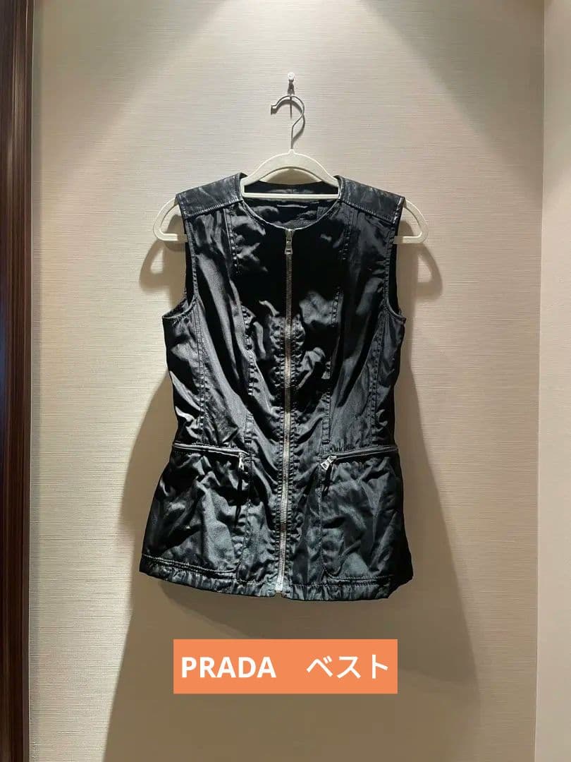 質屋に行く明日まで！PRADA　レザー切り替えベスト