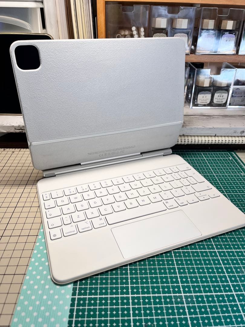 iPad magic keyboard ホワイト