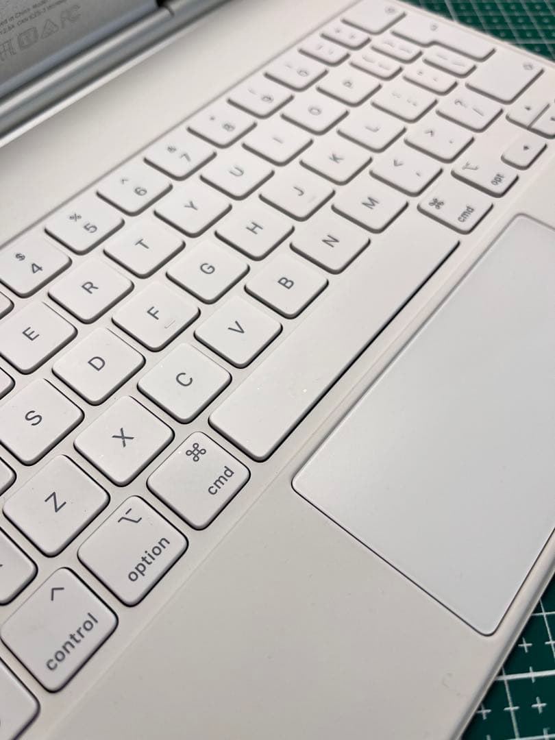 iPad magic keyboard ホワイト