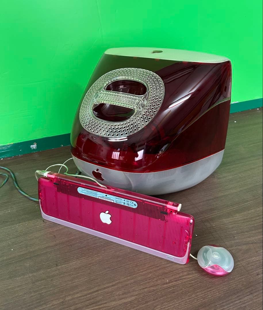 レアな商品The iMac G3 (Slot Loading)