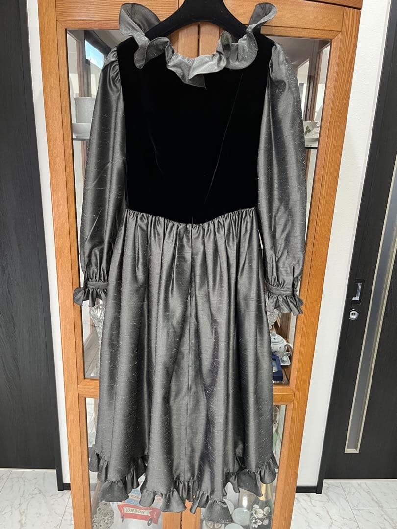 専用の品となりました❣️オスカー.デラレンタのミモレ丈ドレス#9号、M size