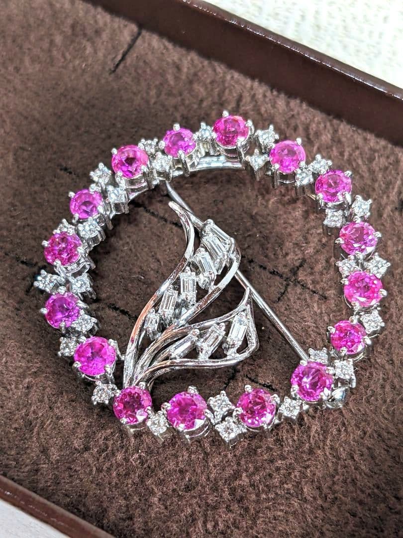 ダイヤモンドとルビー　ラウンドシェイプブローチ　プラチナ　pt900