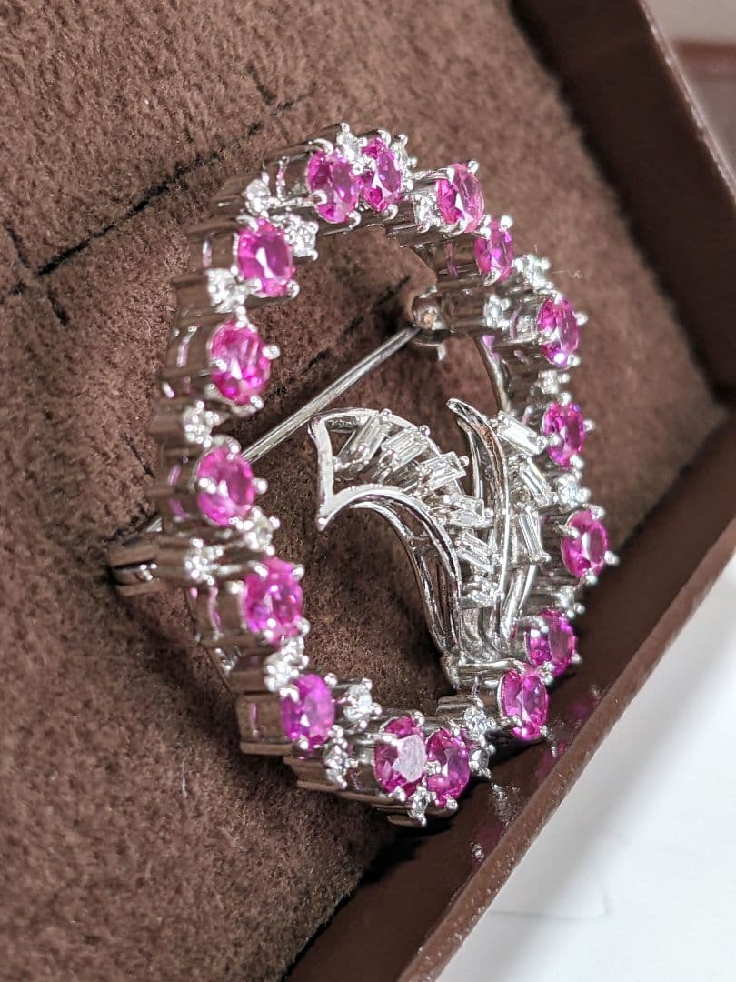 ダイヤモンドとルビー　ラウンドシェイプブローチ　プラチナ　pt900