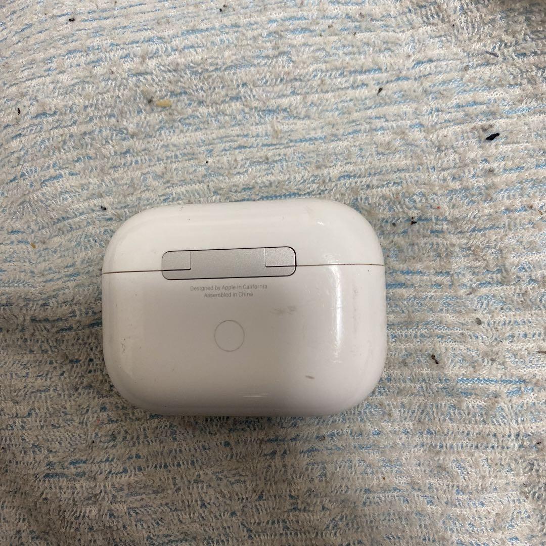 Apple AirPods Pro の充電ケースのみ