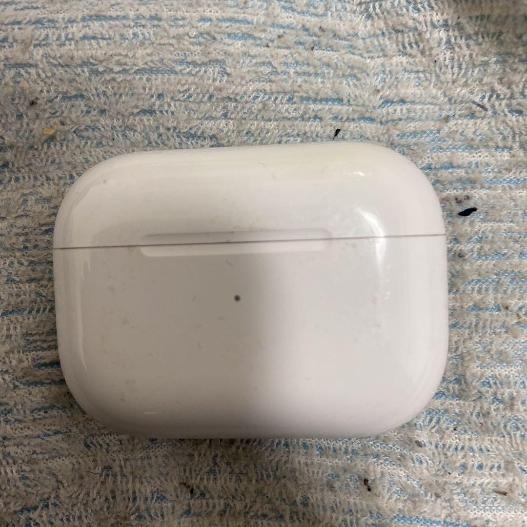 Apple AirPods Pro の充電ケースのみ