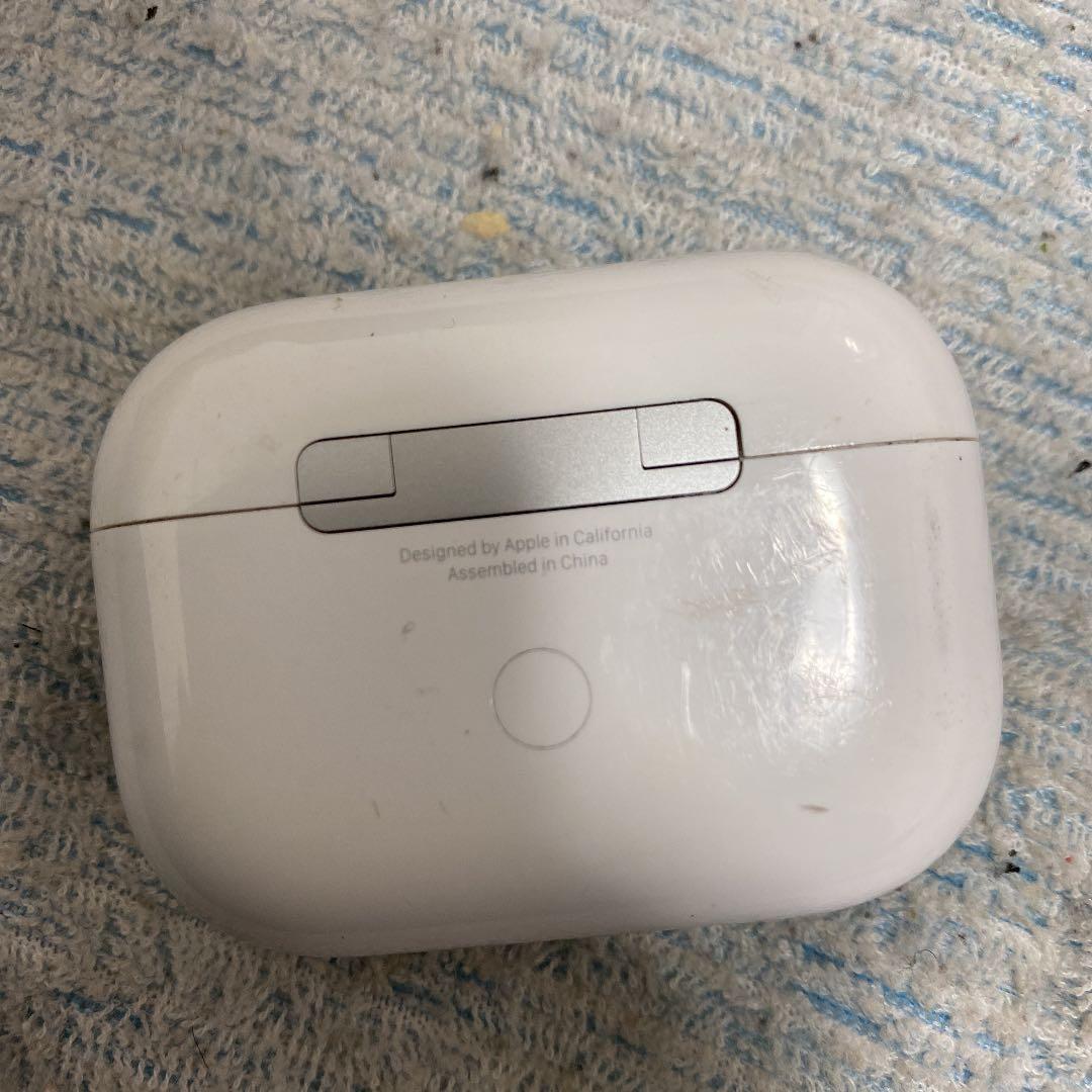 Apple AirPods Pro の充電ケースのみ