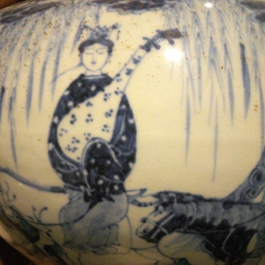 中国陶磁器　元染付　青白磁の陶器 壺 狩猟デザイン