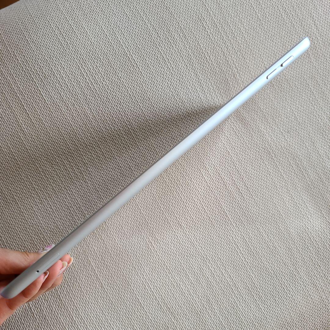 Apple iPad 第8世代 10.2インチ シルバー
