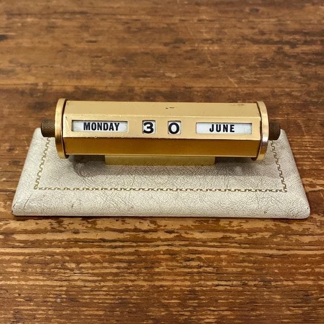 英国 イギリス製 アンティーク 回転式 卓上 カレンダー ゴールド レザー台座