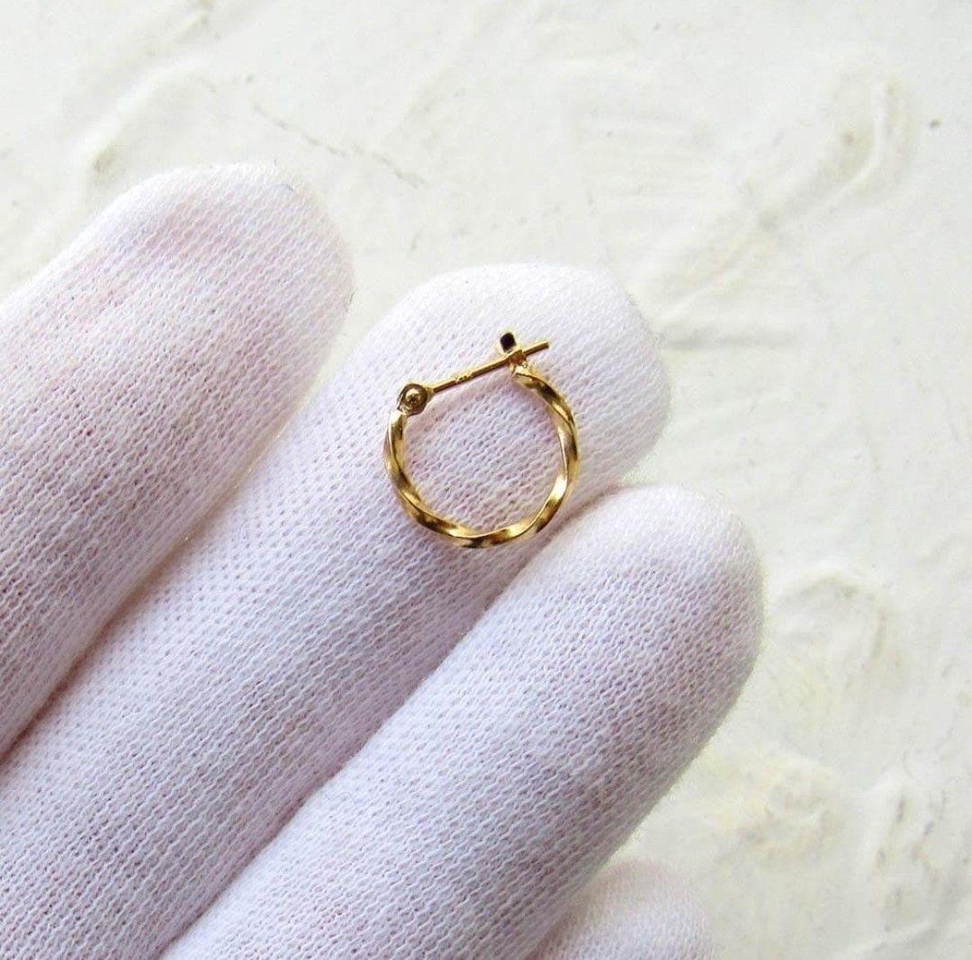 K18 フープピアス　ツイスト　ピアス　フープ　18K　18KYG　刻印