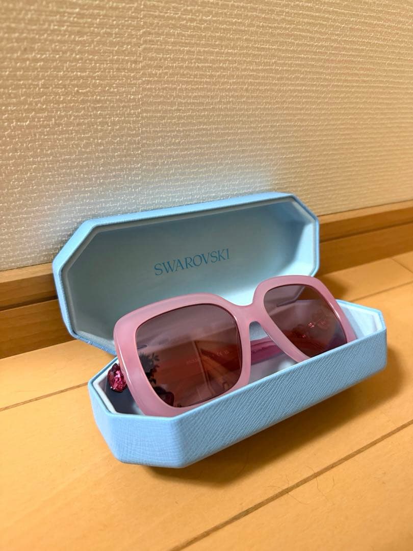 Swarovski ピンク サングラス