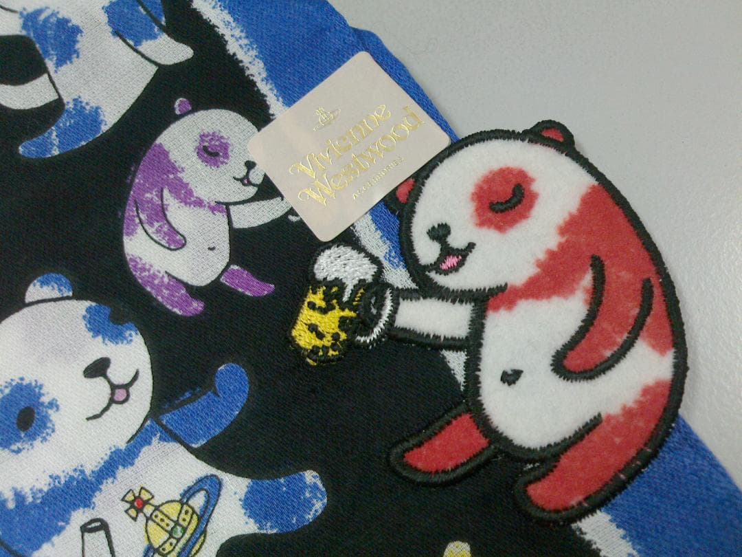 ヴィヴィアン・ハンカチ　（黒地ｘ酔いどれパンダｘ縁ブルーｘアップリケ）