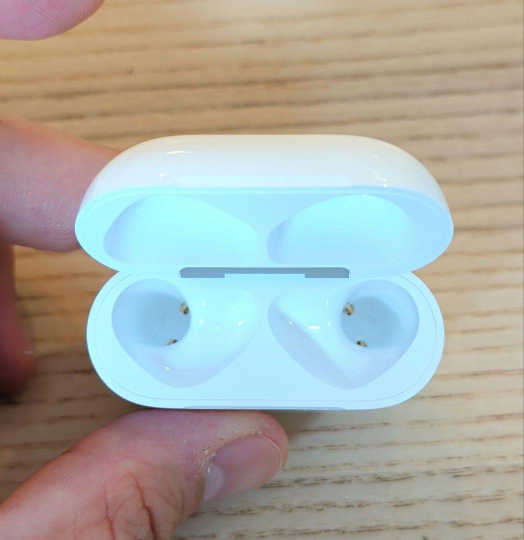 Apple アクティブノイズキャンセリング搭載 AirPods 4