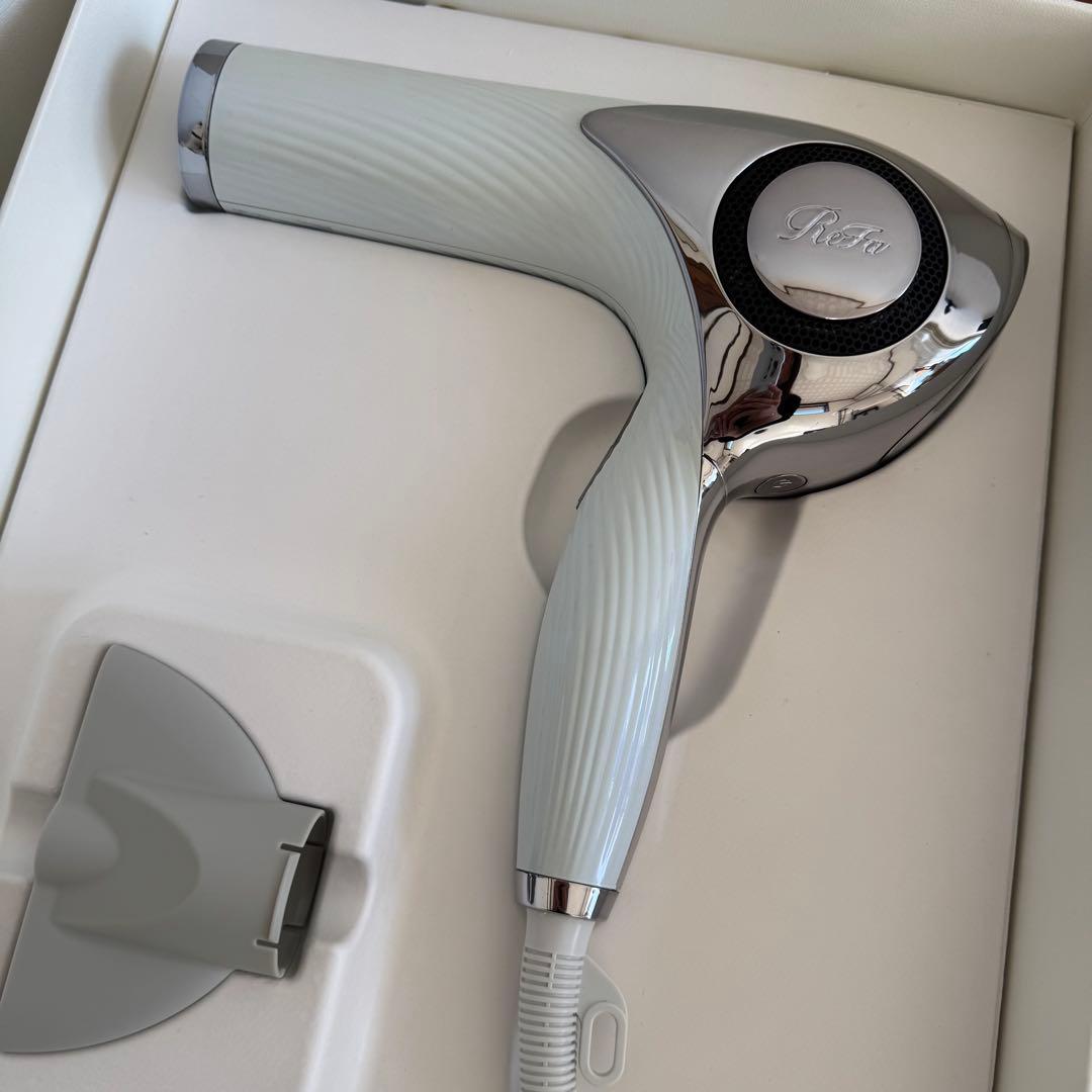 使用年数浅め refabeautechdryer ビューテックドライヤー 白