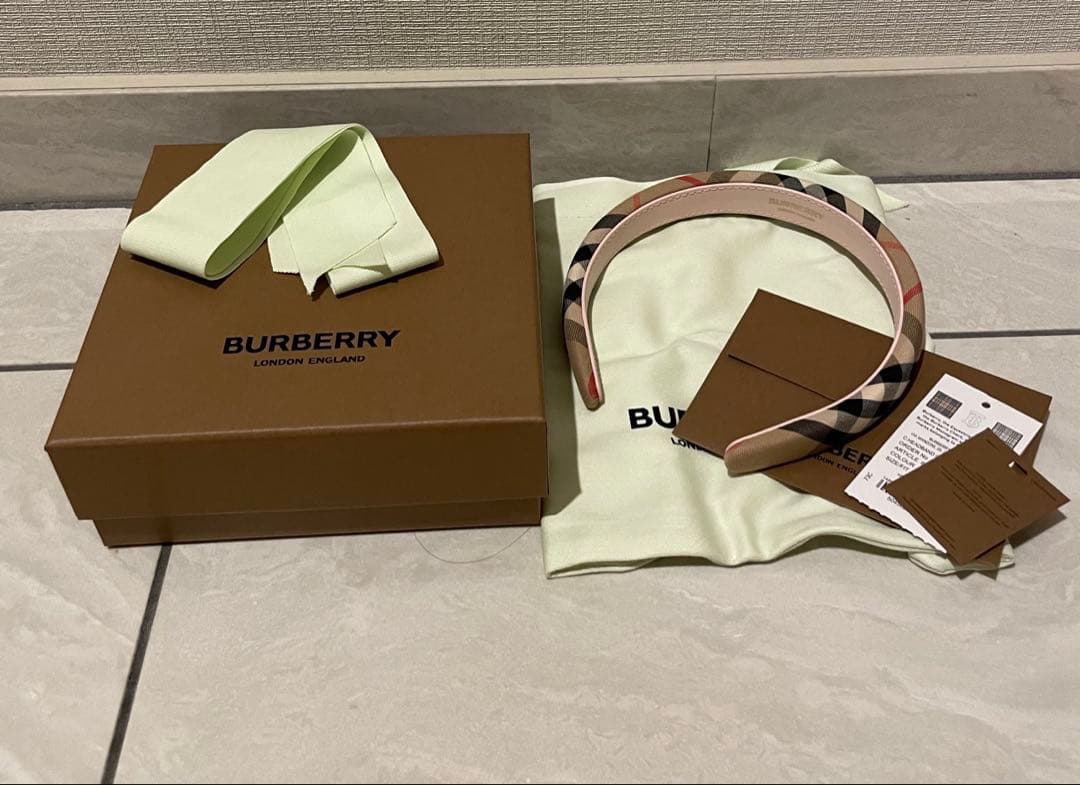 【極美品】BURBERRY ヘアバンド・カチューシャ