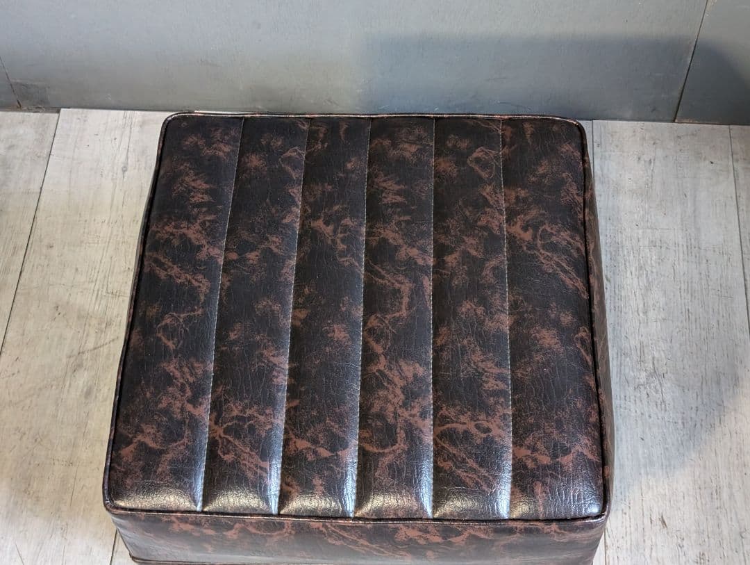 カリモク　スクエアスツール　ヴィンテージ　オットマン　本革　レザー　NiG