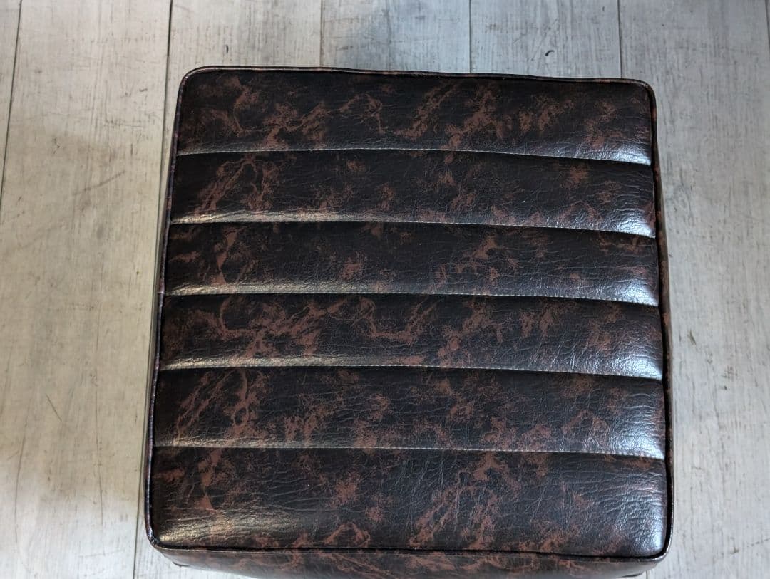 カリモク　スクエアスツール　ヴィンテージ　オットマン　本革　レザー　NiG