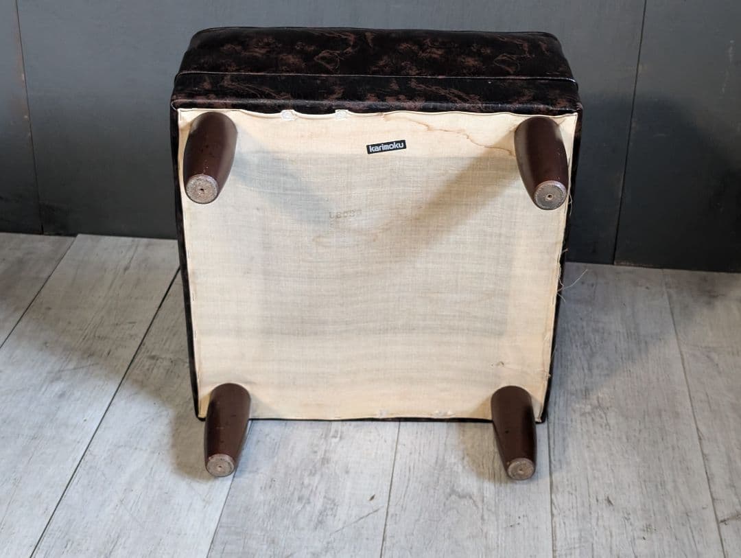 カリモク　スクエアスツール　ヴィンテージ　オットマン　本革　レザー　NiG