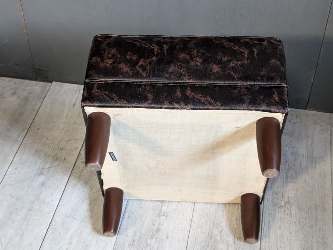 カリモク　スクエアスツール　ヴィンテージ　オットマン　本革　レザー　NiG